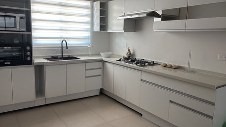 Cocina moderna Madesa instalada en un hogar argentino