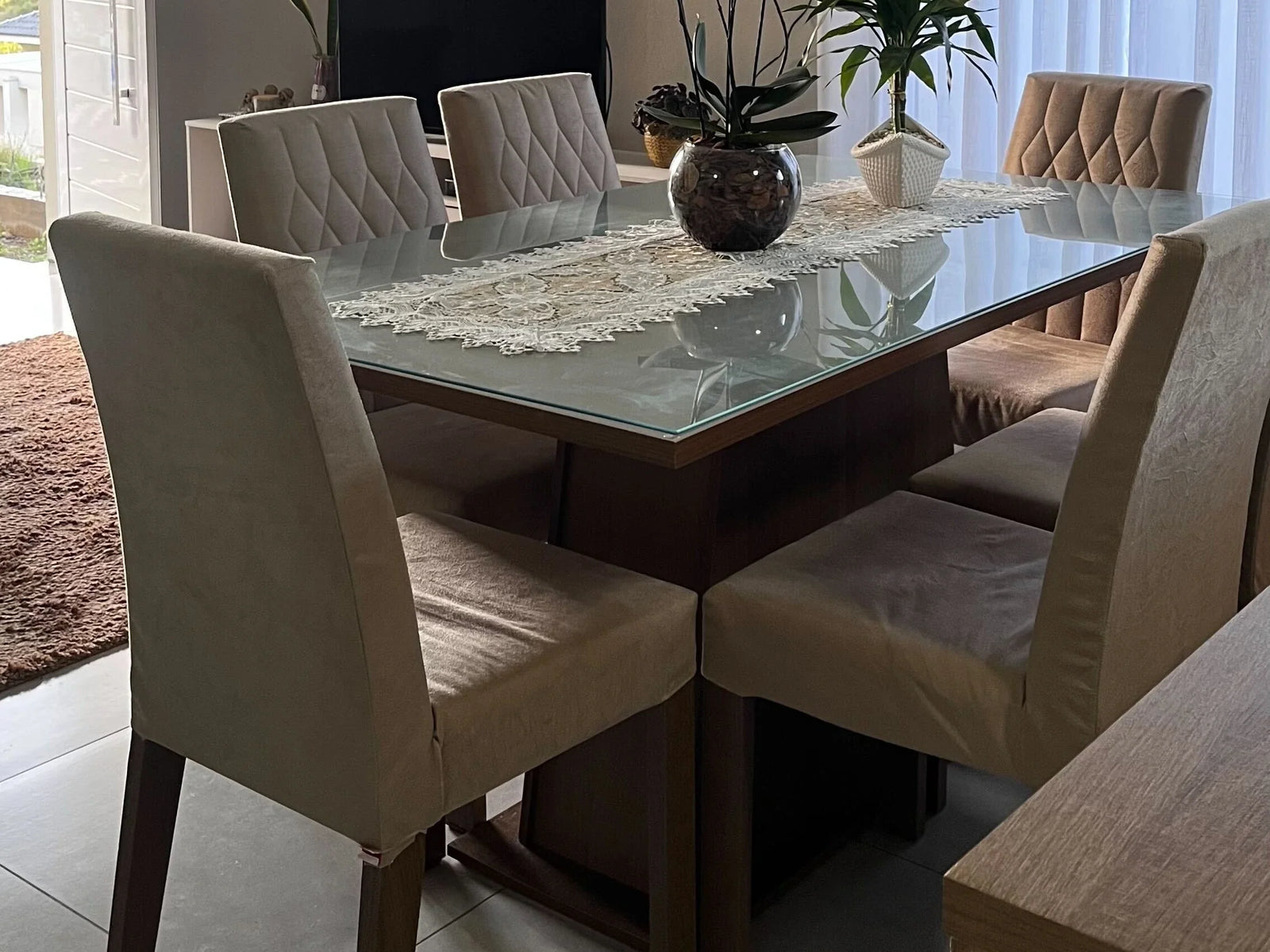 Mesa de Comedor con Sillas Tapizadas