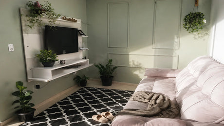 Sala con panel de TV Madesa blanco