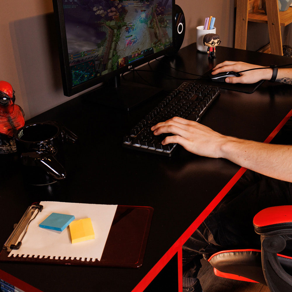 Escritorio Gamer Madesa Para PC y Consola Negro/Rojo